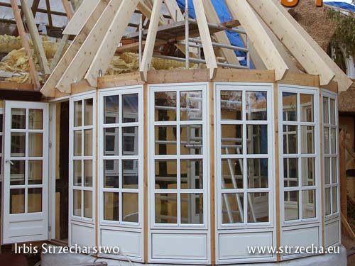 Thatched roof: the modernization of the house, generalization winter garden, the execution of the roof structure