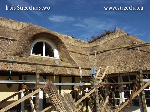 Irbis thatcher - working with thatched roofs 'crop eye'