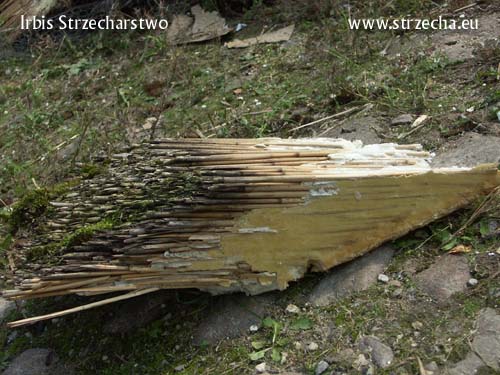 quazi thatched roof - panels made of polyurethane foam and reed from the inside - too low durability of the cover