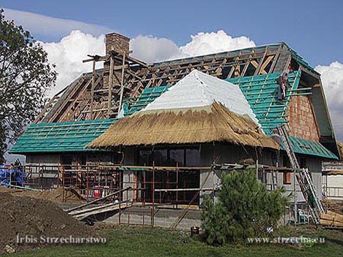 Insulation thatch: - a vapor permeable membrane