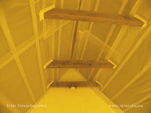 Irbis Thatching: ventilation gap in the ridge, and in principle a gap between two layers of vapor barrier foil