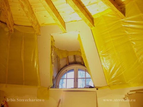 Irbis Thatching: finishing the window in the roof slope - warming the eye
