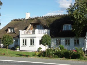 thatched roof, reed roof on the royal family estate in Denmark