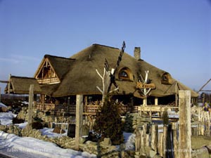 thatched roof, reed roof at a roadside inn