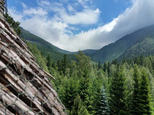 The last glance at the panorama of Karkonosze and thatched roofs