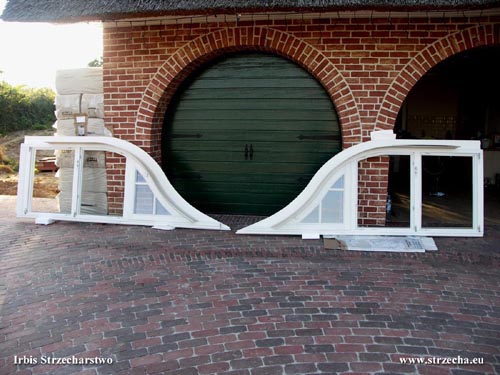 Thatch Irbis: large thatched windows can consist of several elements.