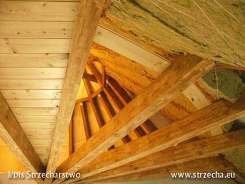 Thatch cottage: wooden structure inside and insulation in the Polfibra system